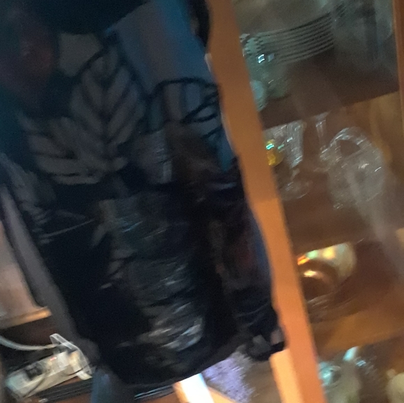 Silk velvet sheer Leaf patterned scarf - Picture 4 of 9